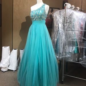House of Wu prom size 8